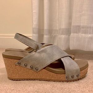 Silver Wedge Sandals 👡